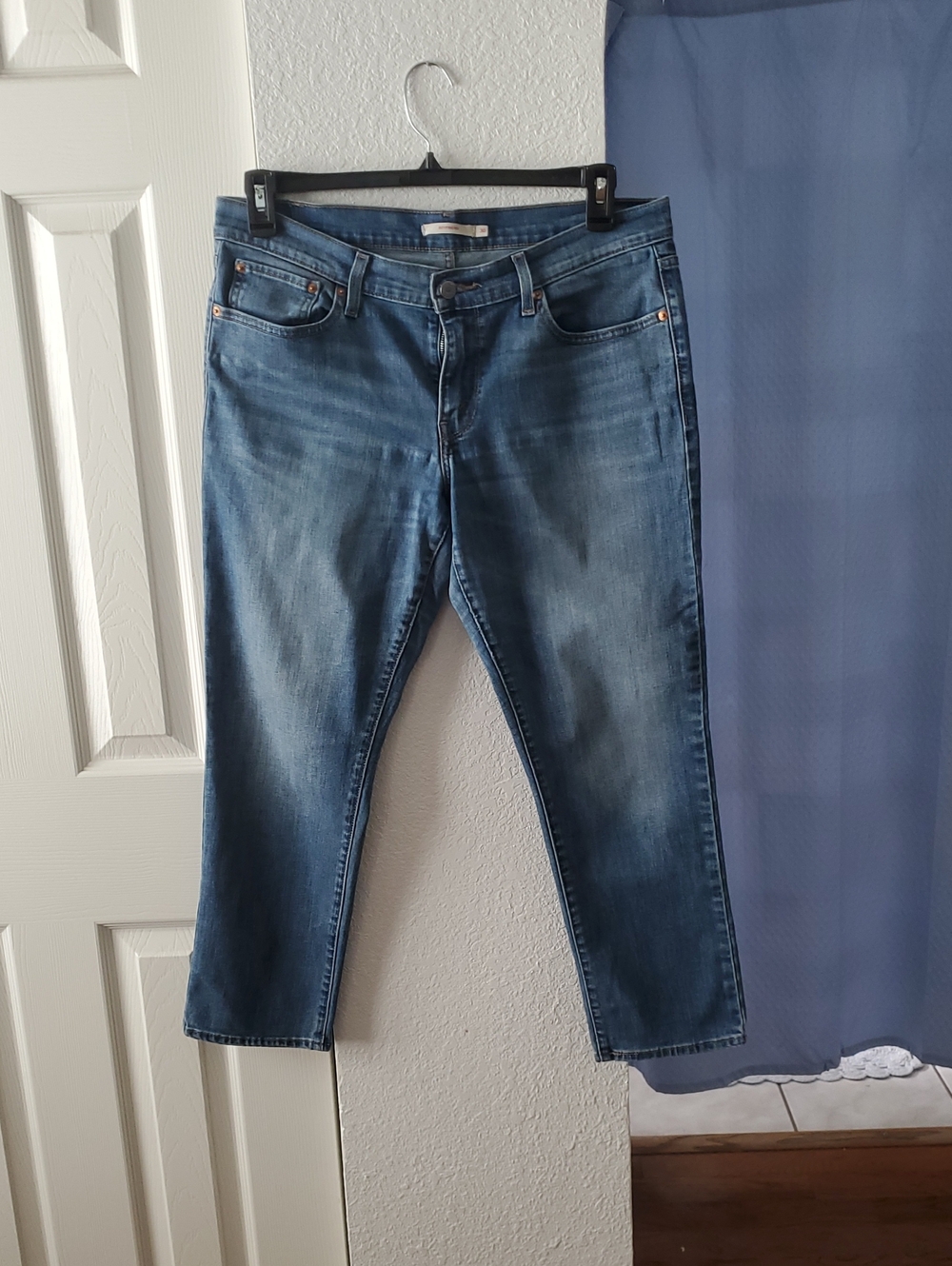 Everyday Straight-Leg Jeans in Medium Blue